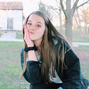 Meet your Posher, Elise